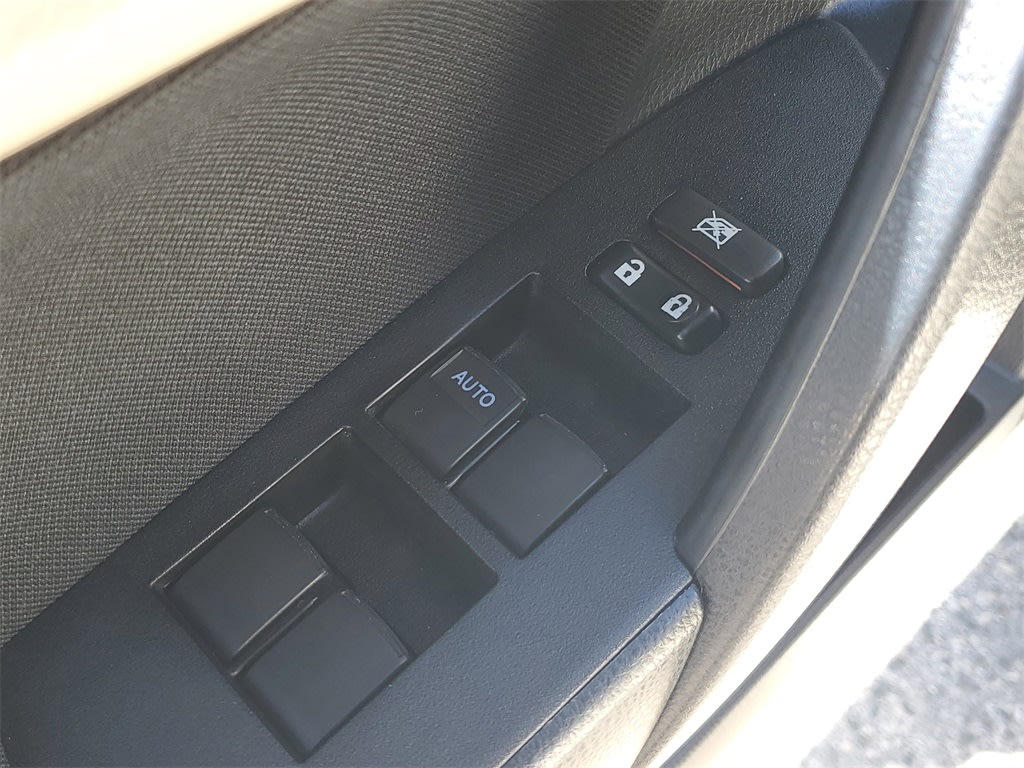 Thumbnail: 2015 Toyota Corolla - 20