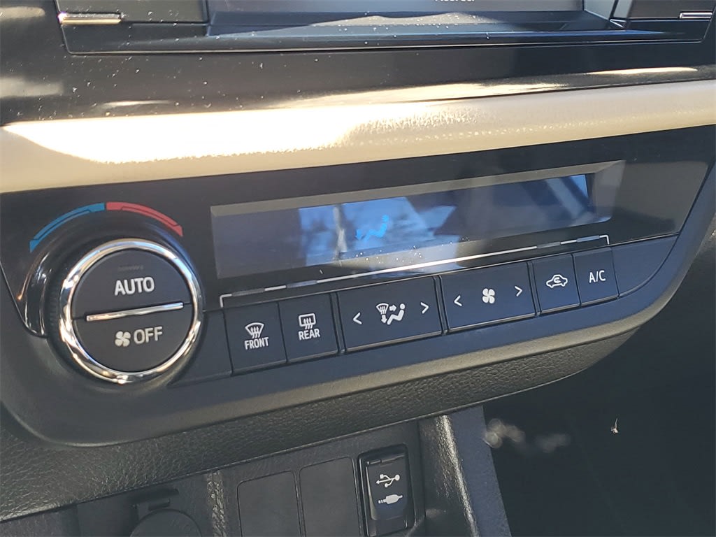 Thumbnail: 2015 Toyota Corolla - 27