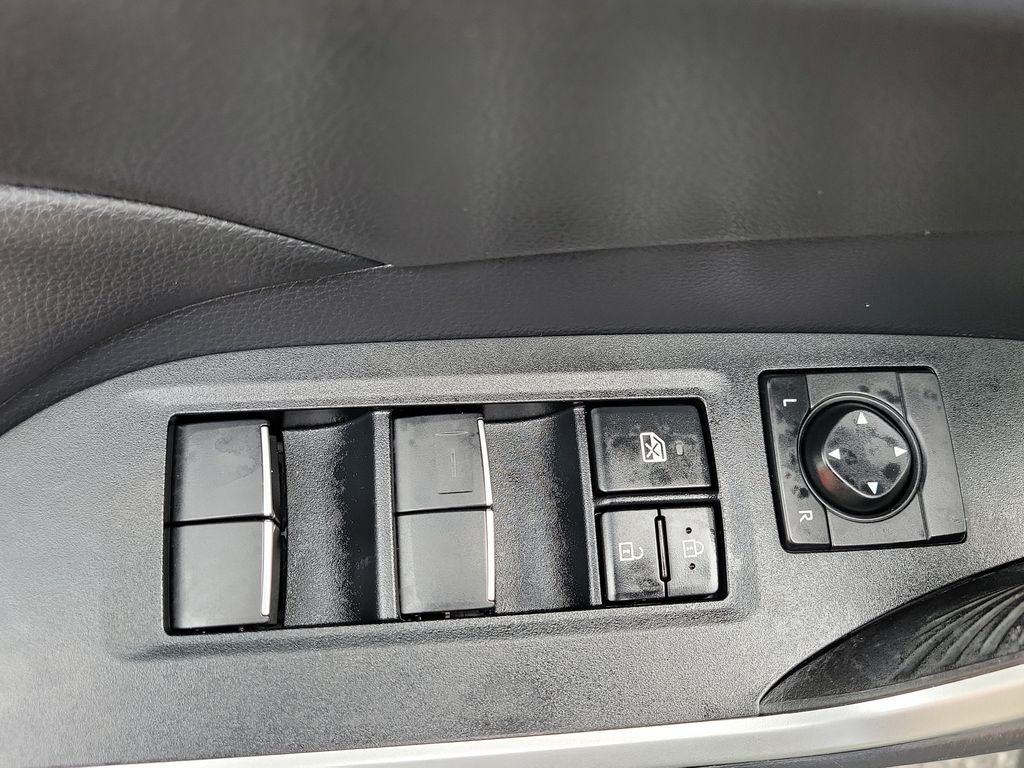 Thumbnail: 2019 Toyota RAV4 - 22