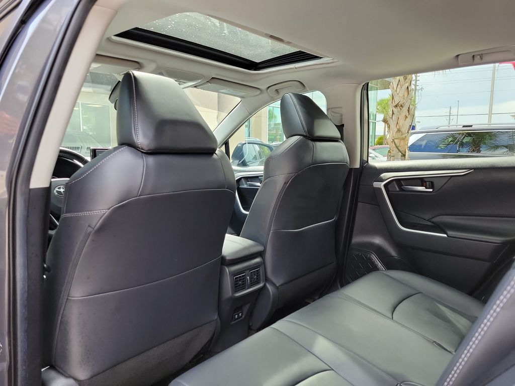 Thumbnail: 2019 Toyota RAV4 - 19