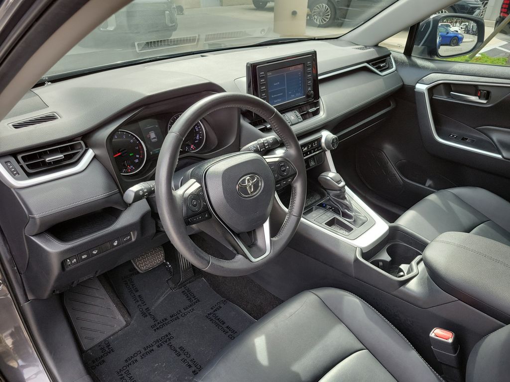 Thumbnail: 2019 Toyota RAV4 - 10