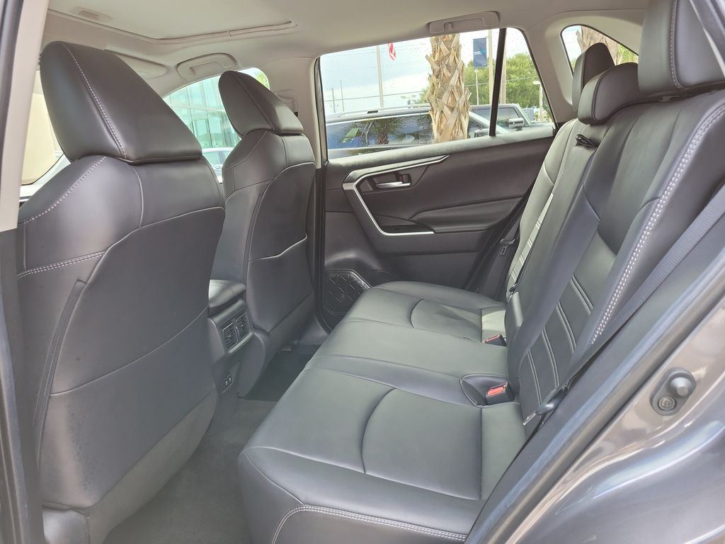Thumbnail: 2019 Toyota RAV4 - 8