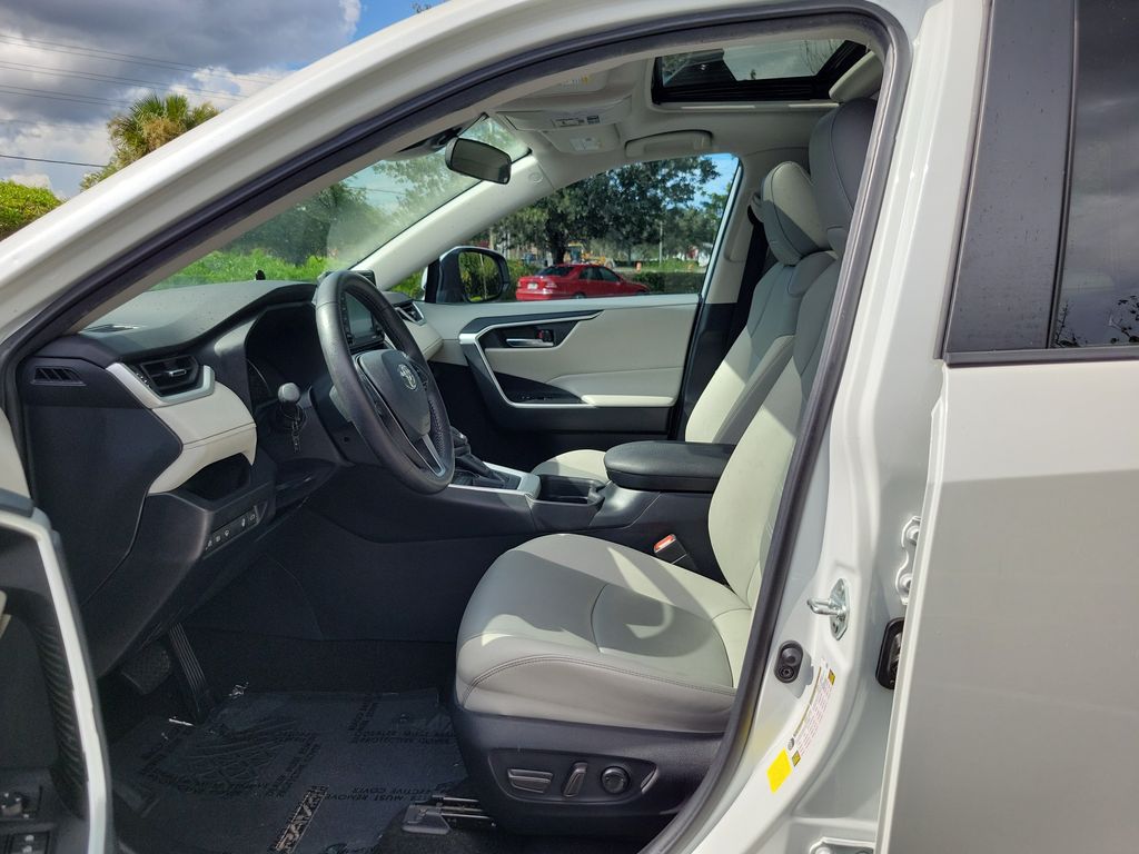 Thumbnail: 2021 Toyota RAV4 - 7
