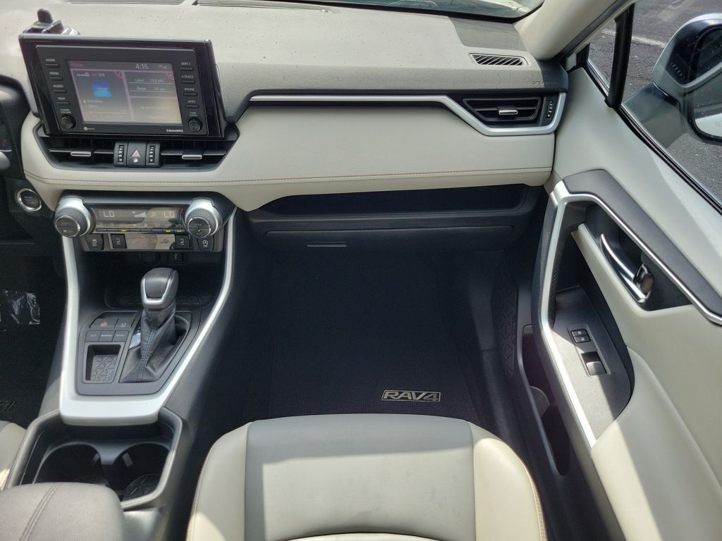 Thumbnail: 2021 Toyota RAV4 - 21