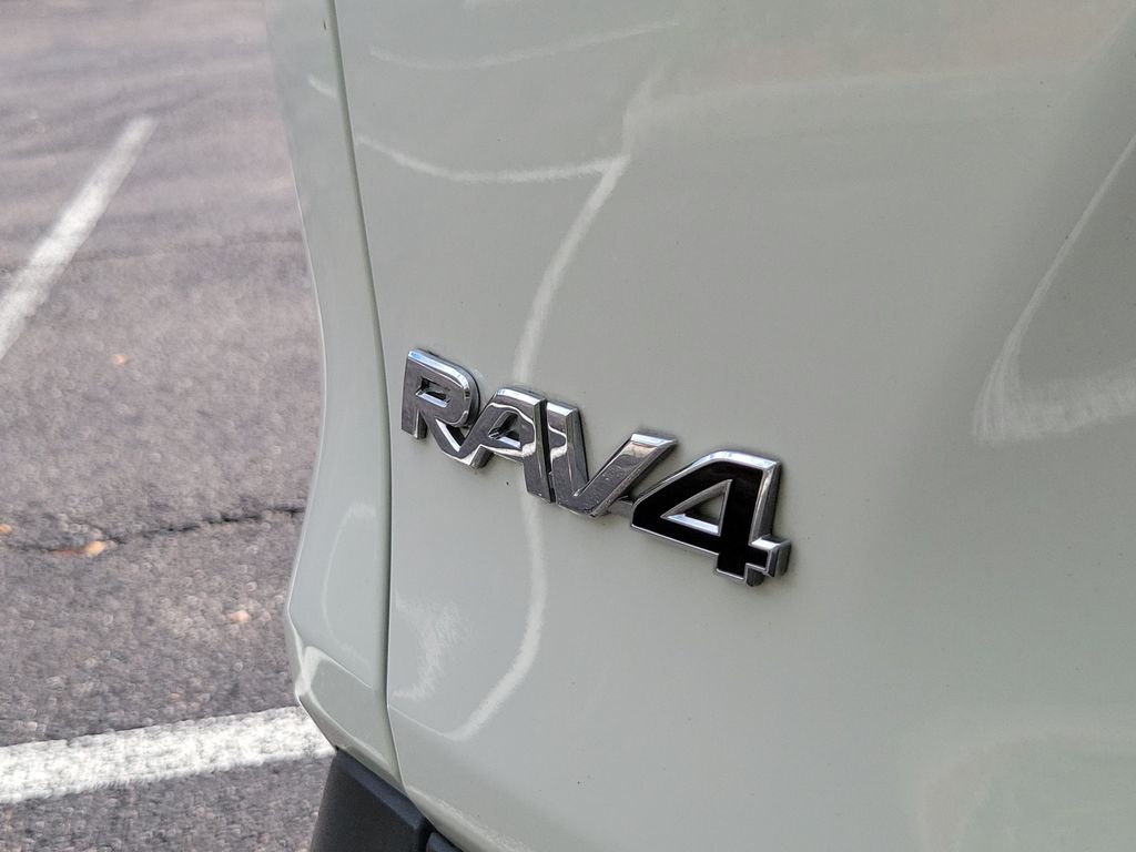 Thumbnail: 2021 Toyota RAV4 - 17