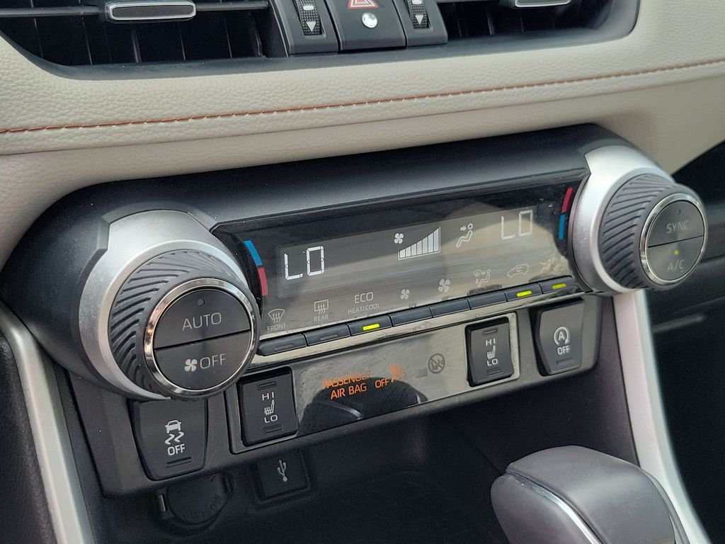 Thumbnail: 2021 Toyota RAV4 - 29