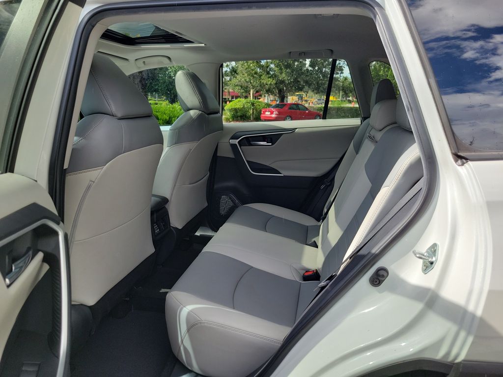 Thumbnail: 2021 Toyota RAV4 - 8