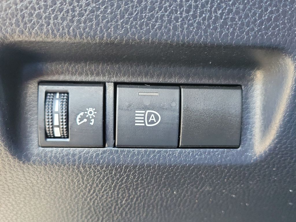 Thumbnail: 2019 Toyota RAV4 - 23