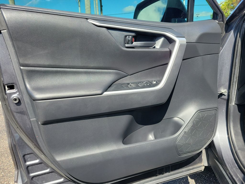 Thumbnail: 2019 Toyota RAV4 - 28