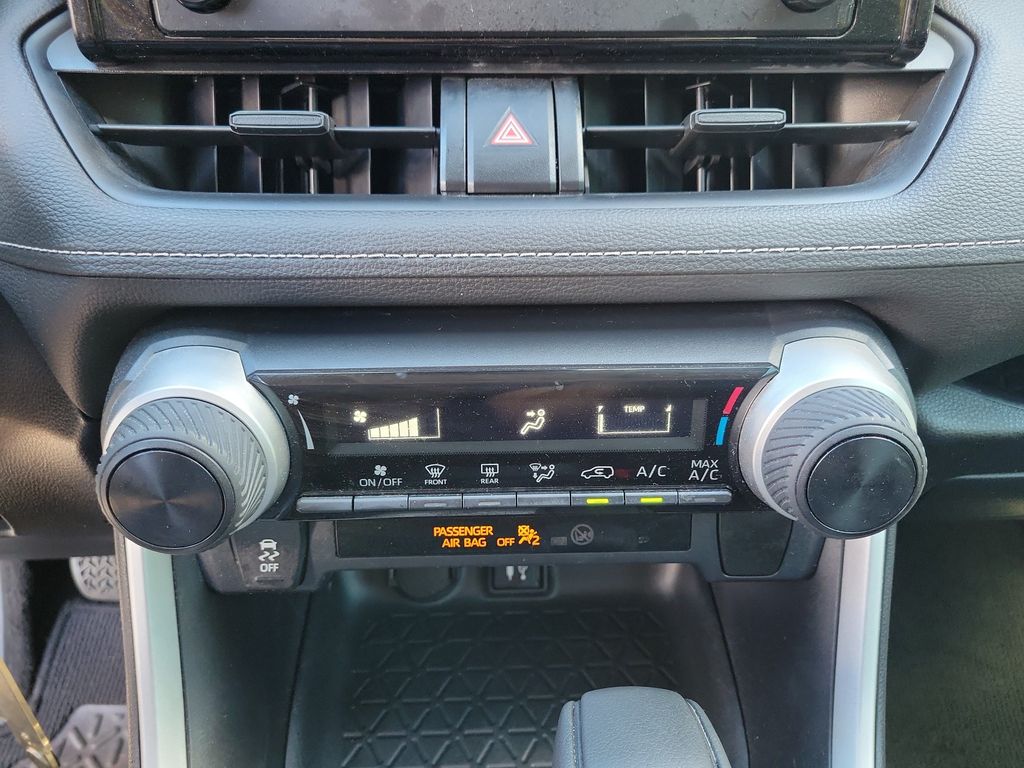 Thumbnail: 2019 Toyota RAV4 - 20