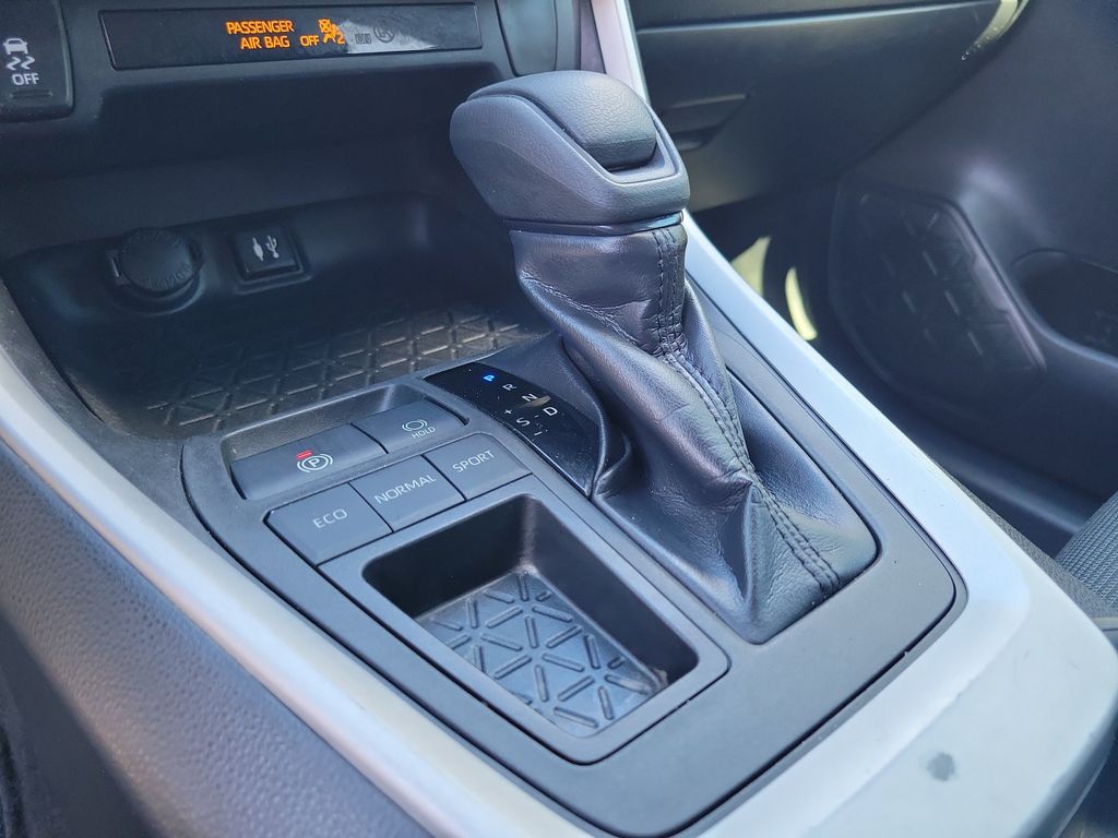 Thumbnail: 2019 Toyota RAV4 - 14