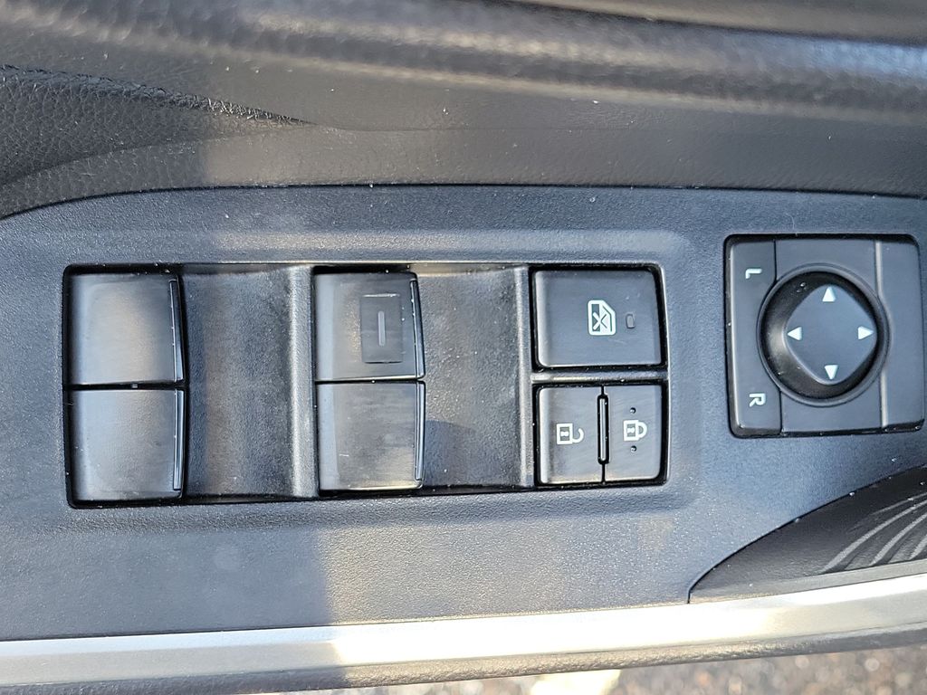 Thumbnail: 2019 Toyota RAV4 - 29