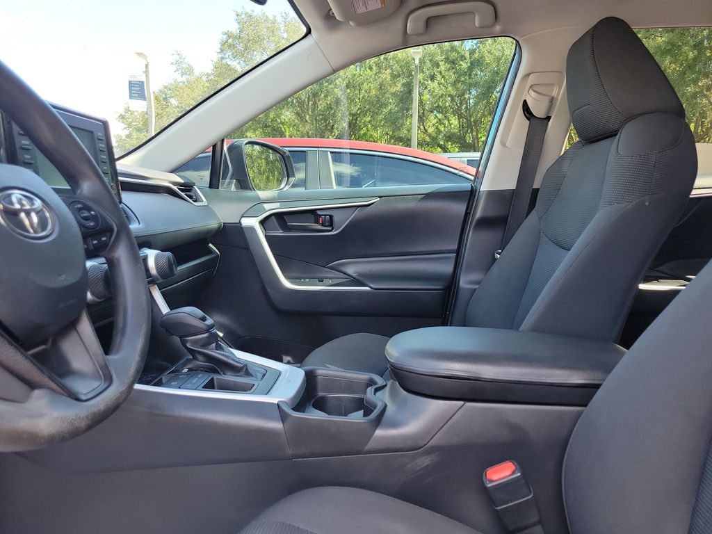 Thumbnail: 2019 Toyota RAV4 - 9