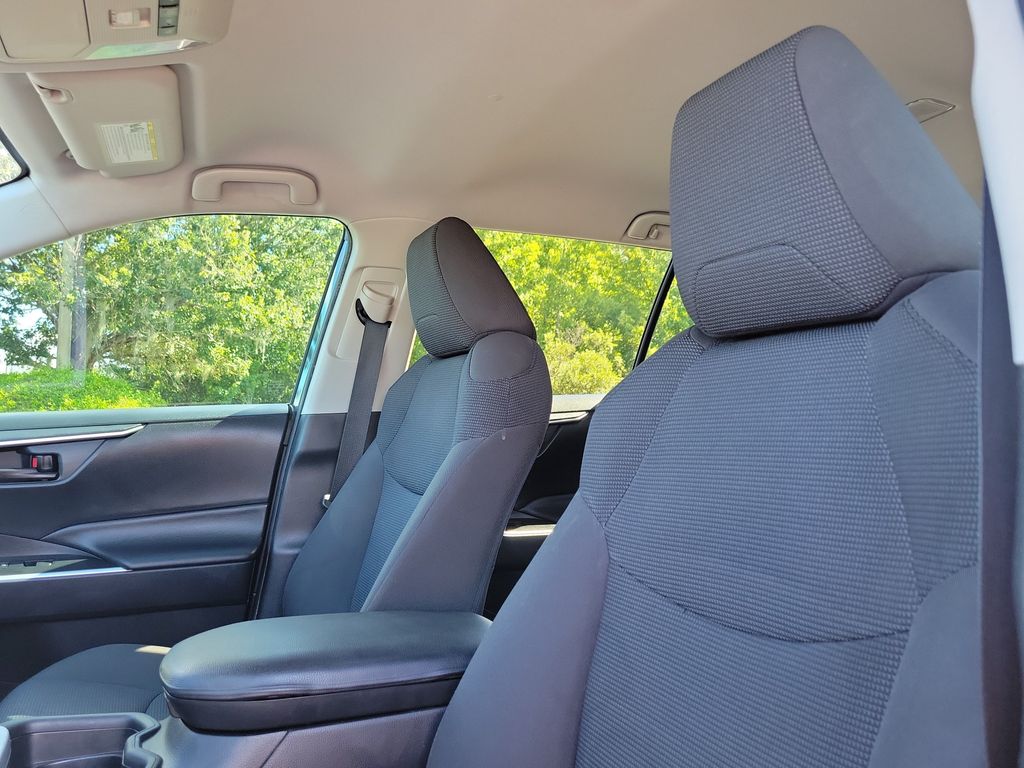 Thumbnail: 2019 Toyota RAV4 - 8