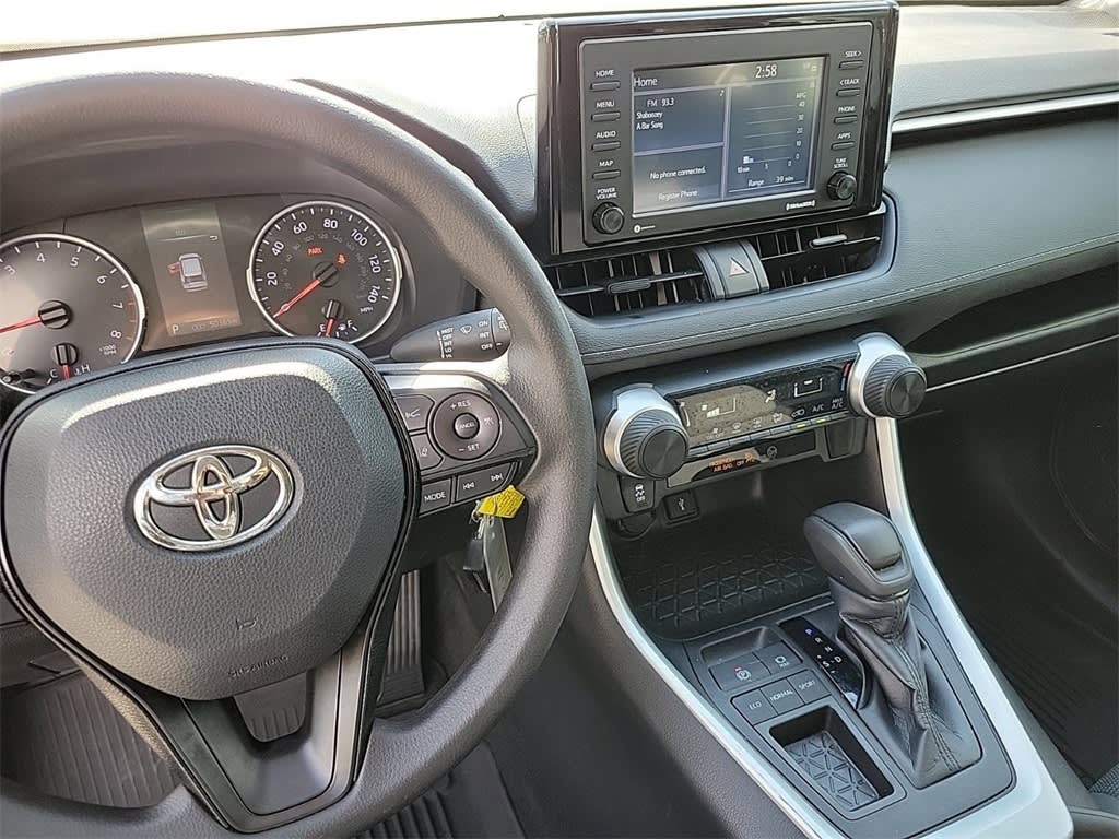 2021 Toyota RAV4 LE 28