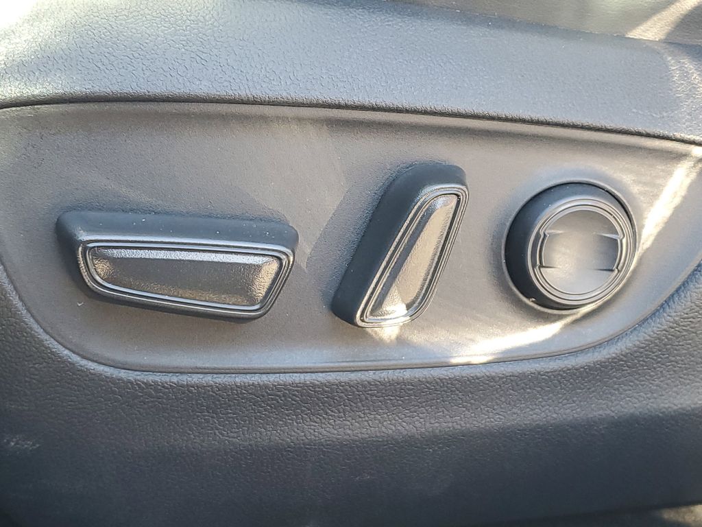 Thumbnail: 2024 Toyota RAV4 - 23