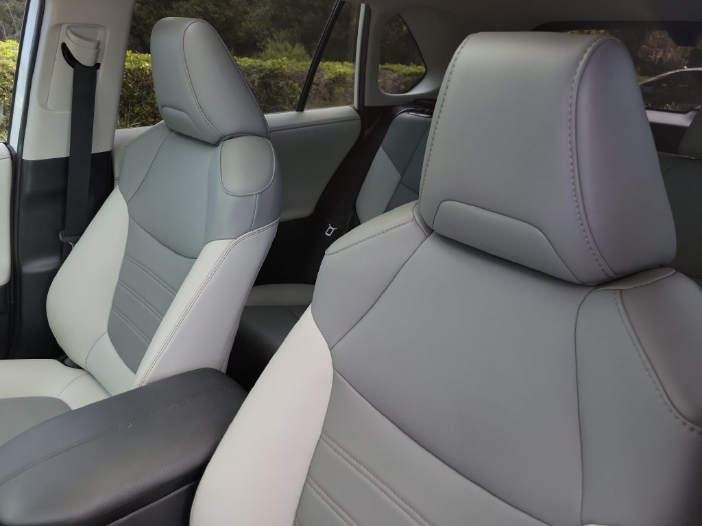 Thumbnail: 2019 Toyota RAV4 - 8