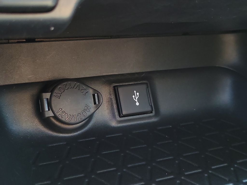 Thumbnail: 2021 Toyota RAV4 - 31