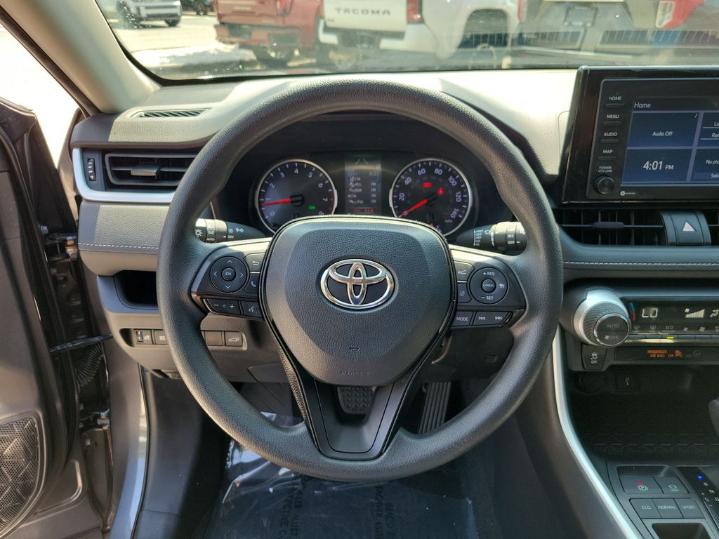 Thumbnail: 2021 Toyota RAV4 - 10