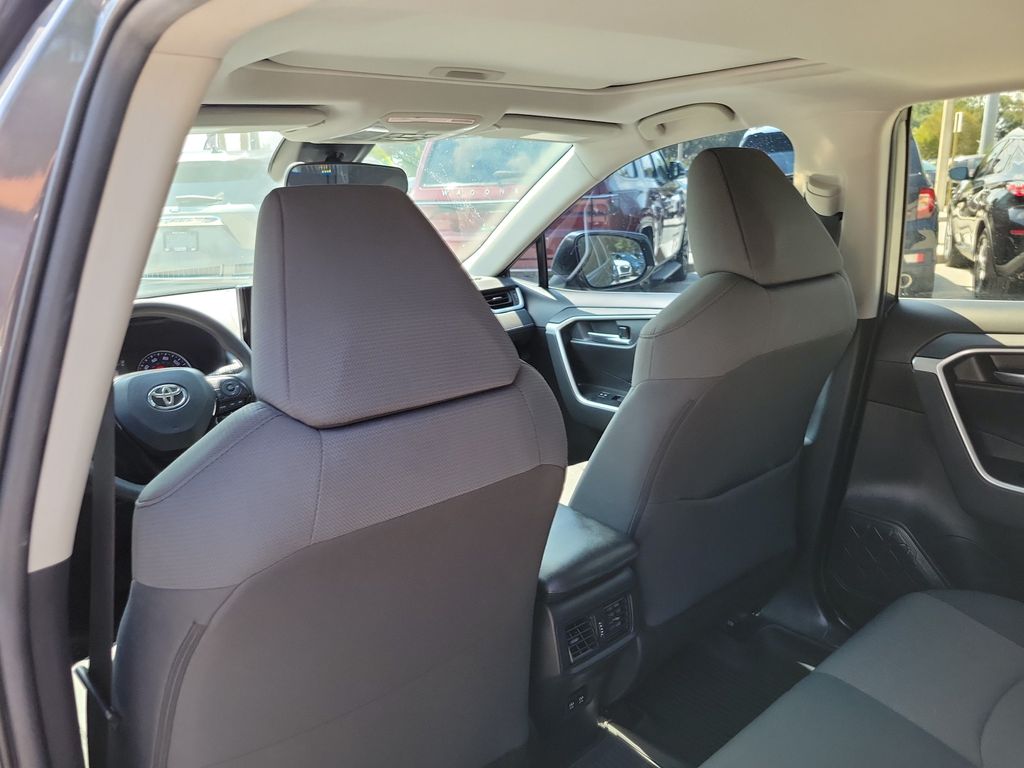 Thumbnail: 2021 Toyota RAV4 - 7