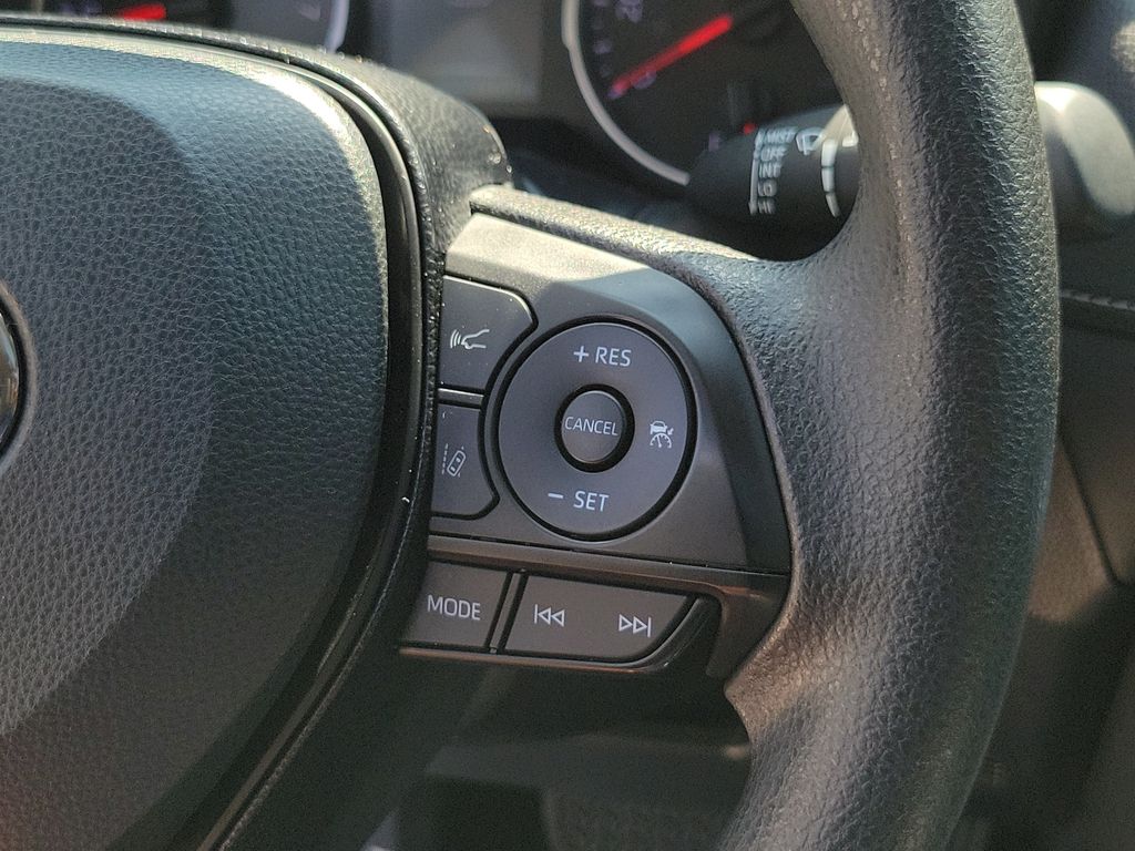 Thumbnail: 2021 Toyota RAV4 - 27