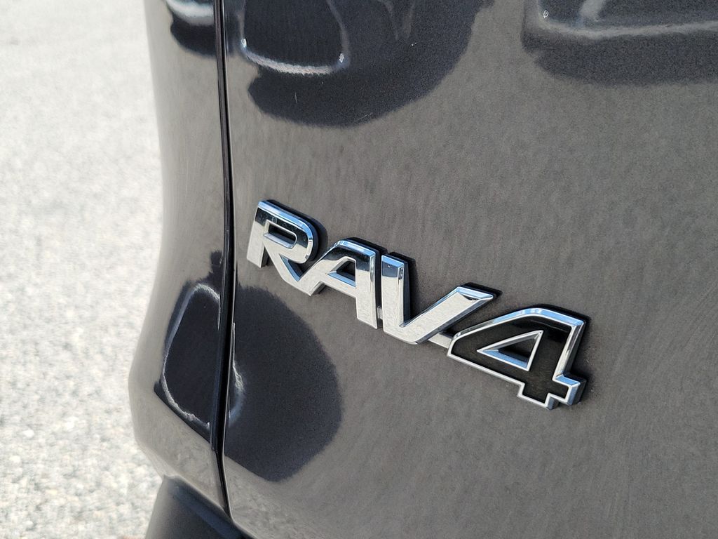 Thumbnail: 2021 Toyota RAV4 - 18