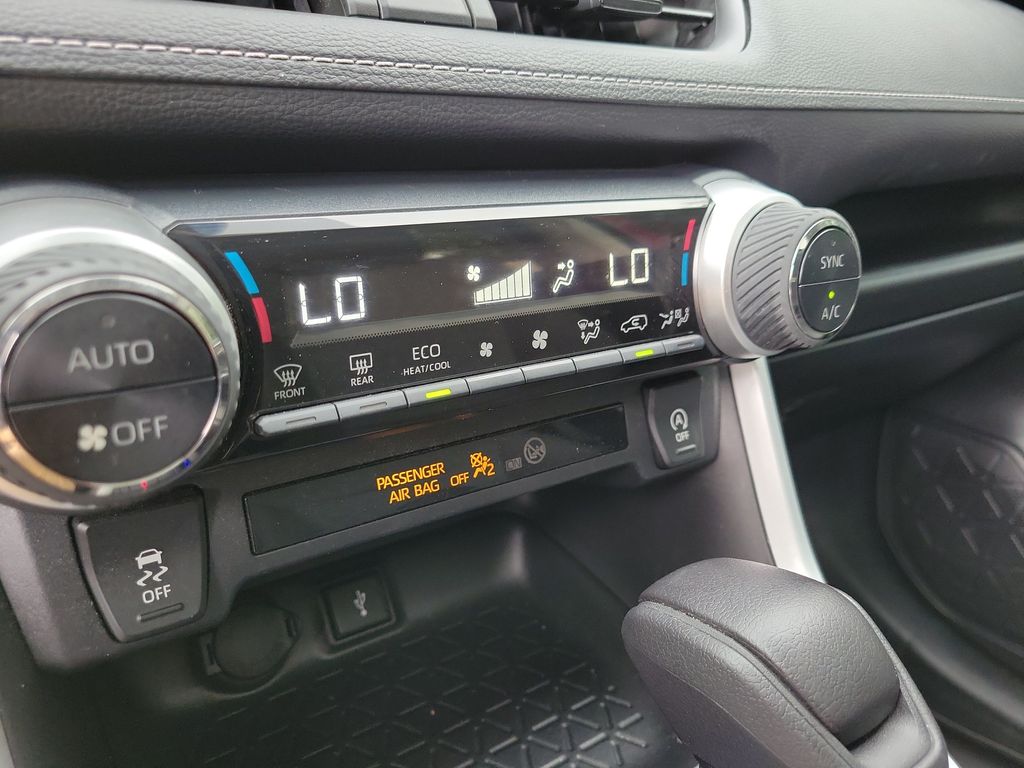 Thumbnail: 2022 Toyota RAV4 - 24