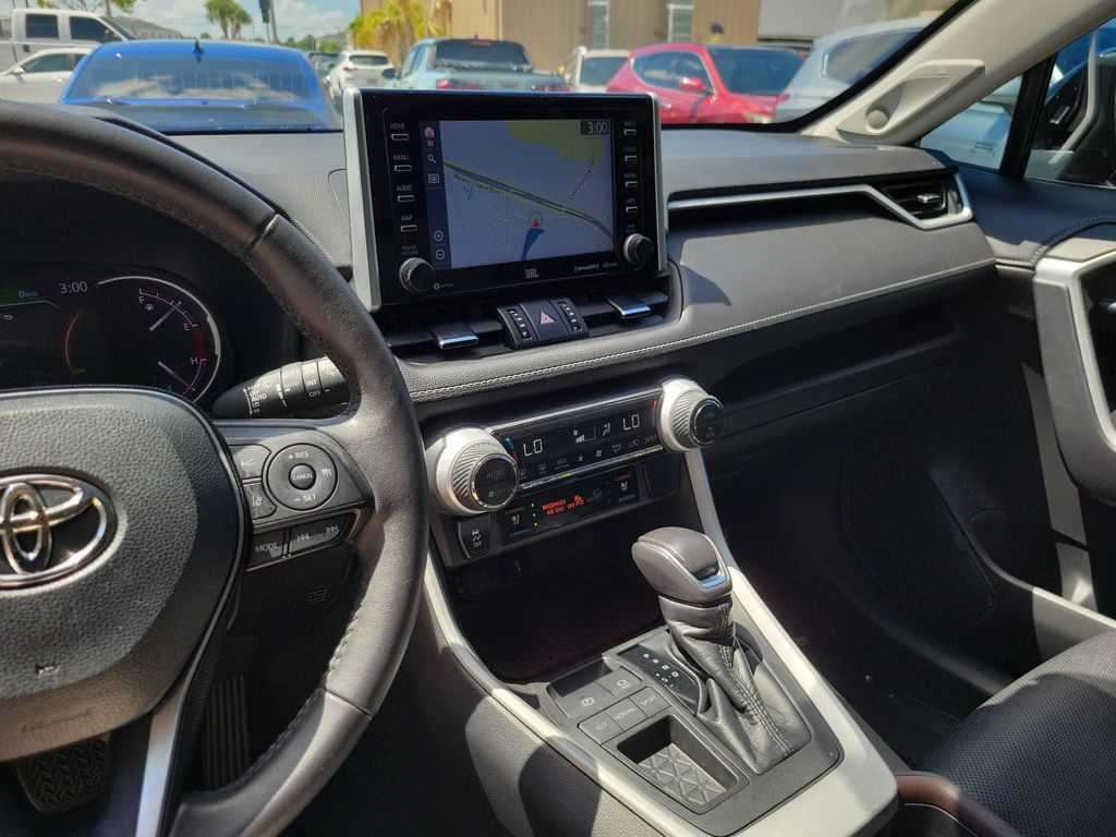 Thumbnail: 2021 Toyota RAV4 - 31