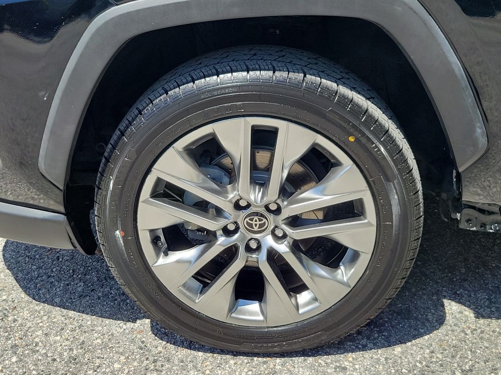 Thumbnail: 2021 Toyota RAV4 - 5