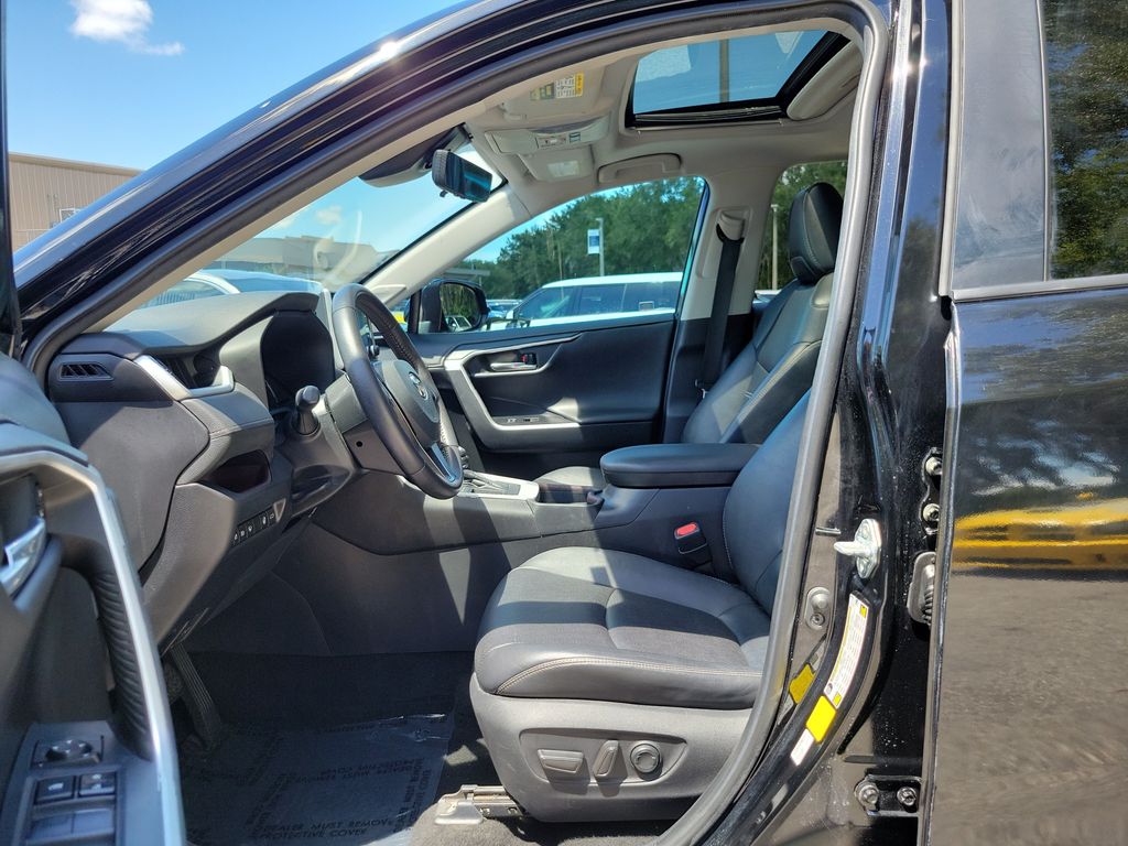 Thumbnail: 2021 Toyota RAV4 - 7