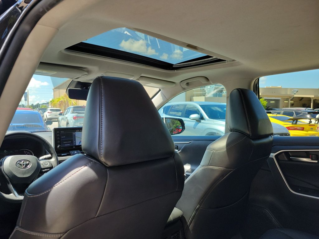 Thumbnail: 2021 Toyota RAV4 - 19
