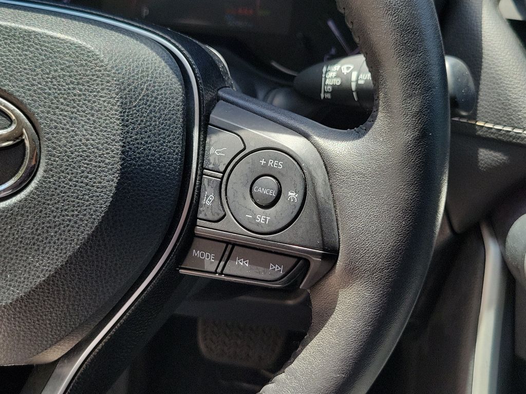 Thumbnail: 2021 Toyota RAV4 - 27