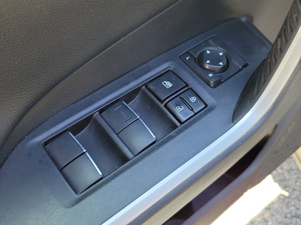 Thumbnail: 2021 Toyota RAV4 - 23