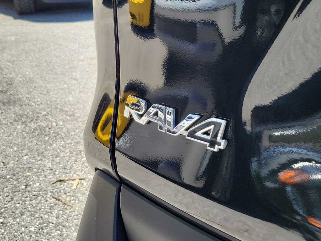 Thumbnail: 2021 Toyota RAV4 - 17