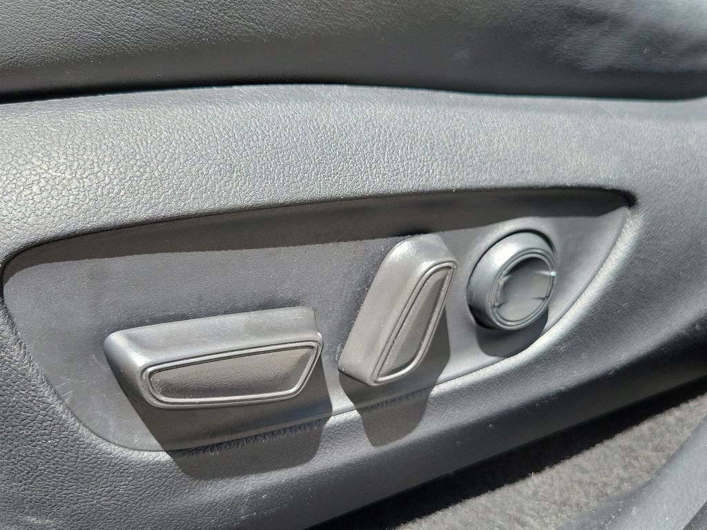 Thumbnail: 2021 Toyota RAV4 - 24