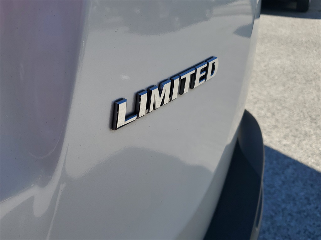 Thumbnail: 2015 Toyota RAV4 - 4