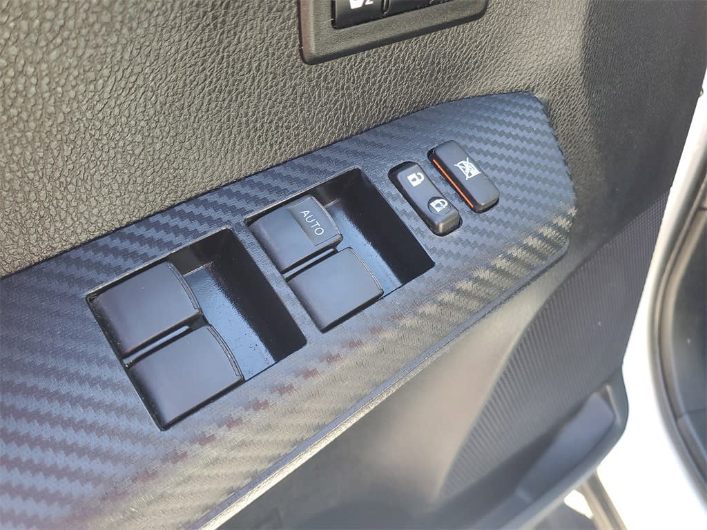 Thumbnail: 2015 Toyota RAV4 - 21