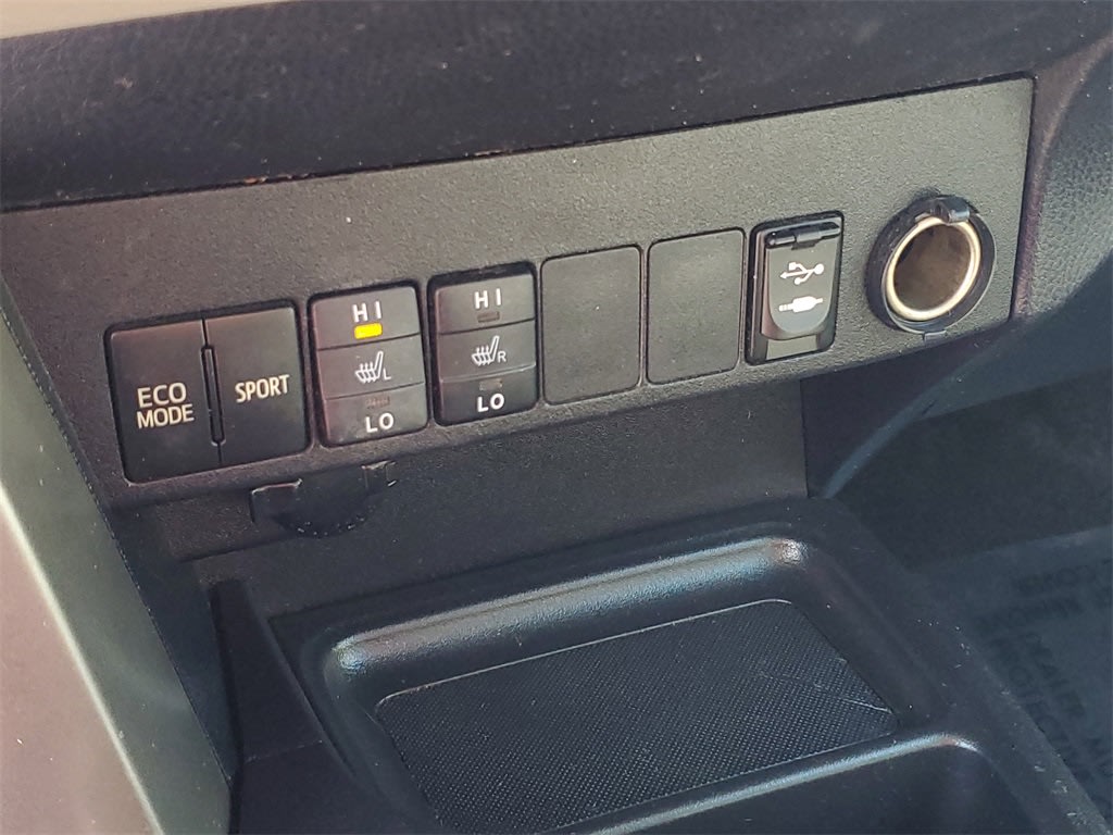 Thumbnail: 2015 Toyota RAV4 - 29