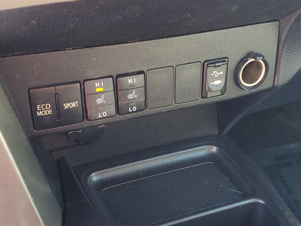 Thumbnail: 2015 Toyota RAV4 - 29