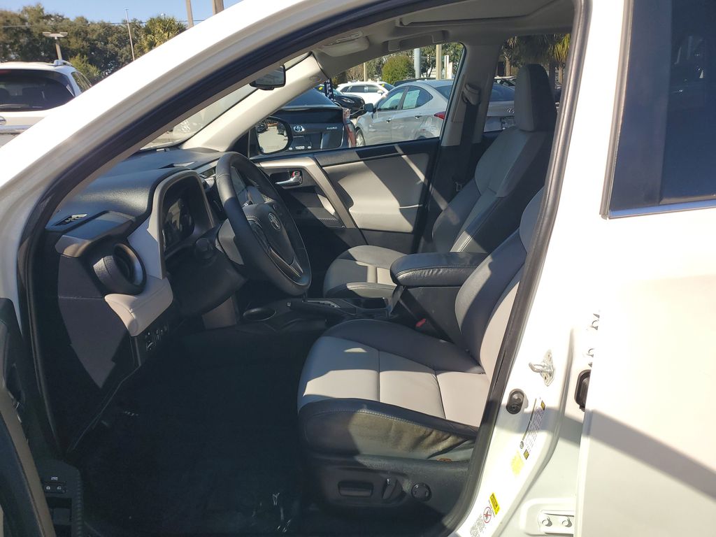 Thumbnail: 2015 Toyota RAV4 - 7