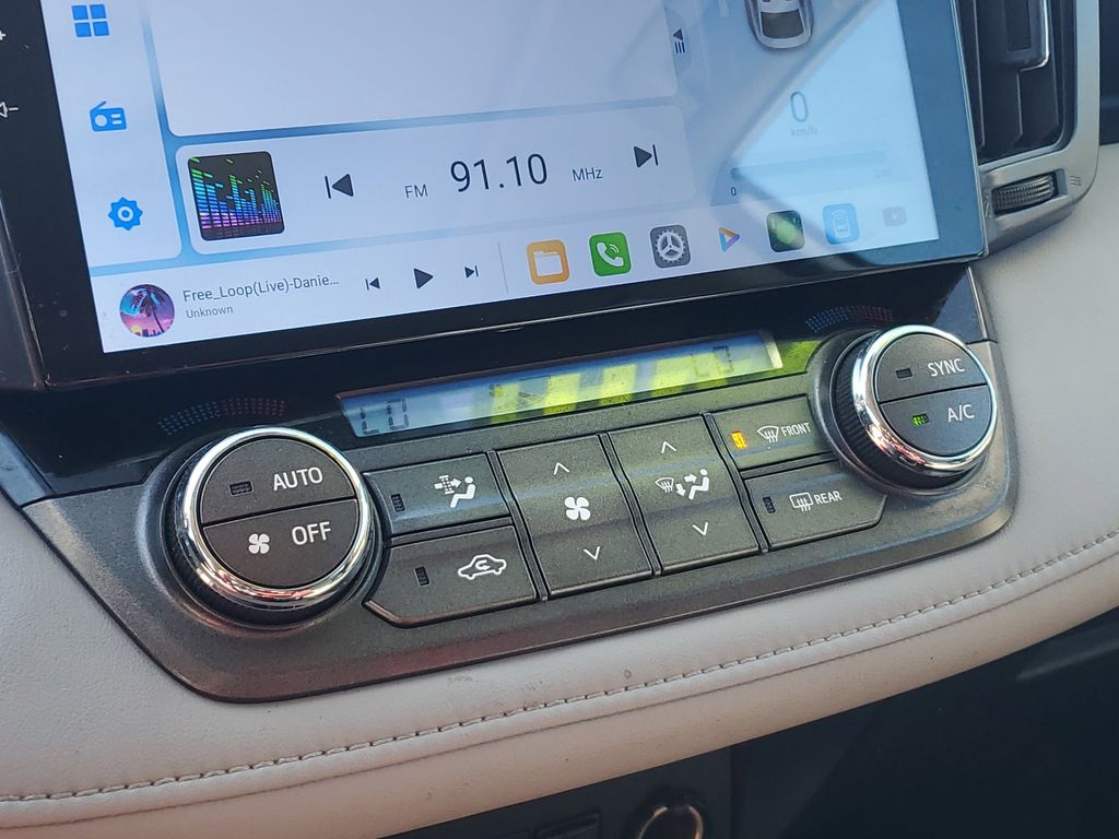 Thumbnail: 2015 Toyota RAV4 - 28