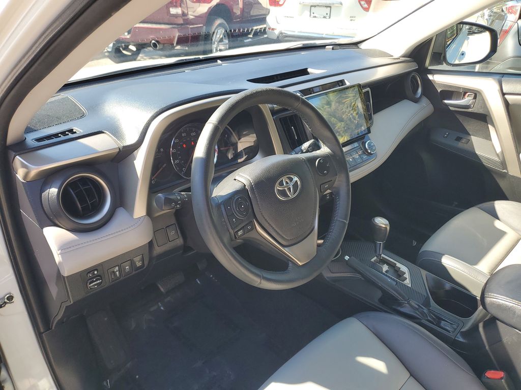 Thumbnail: 2015 Toyota RAV4 - 9