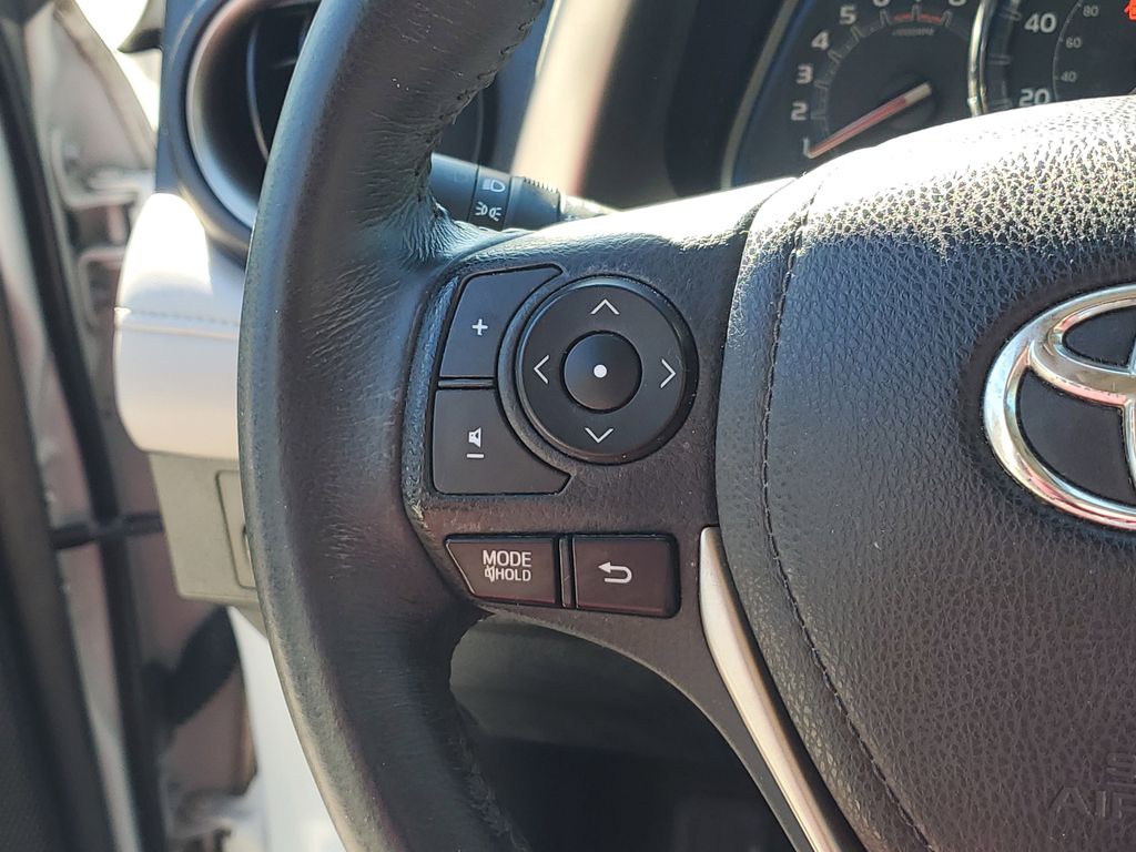 Thumbnail: 2015 Toyota RAV4 - 26