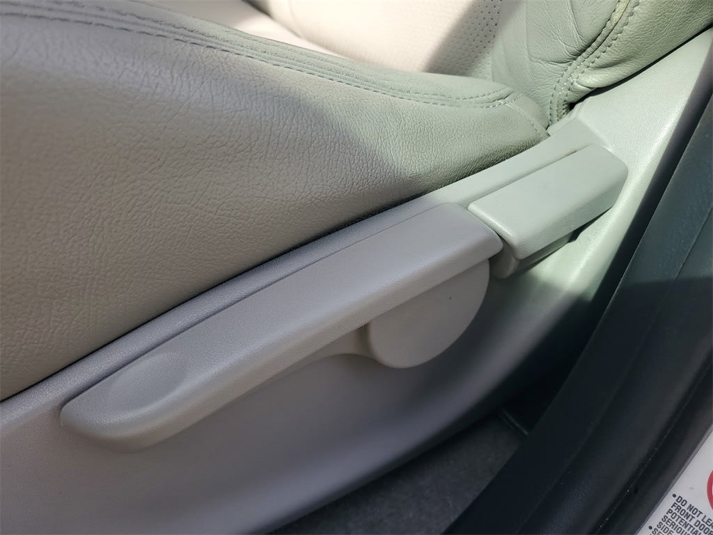 Thumbnail: 2012 Toyota RAV4 - 21