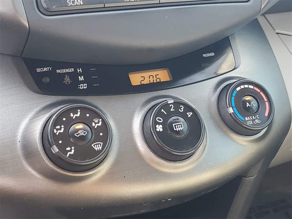 Thumbnail: 2012 Toyota RAV4 - 28