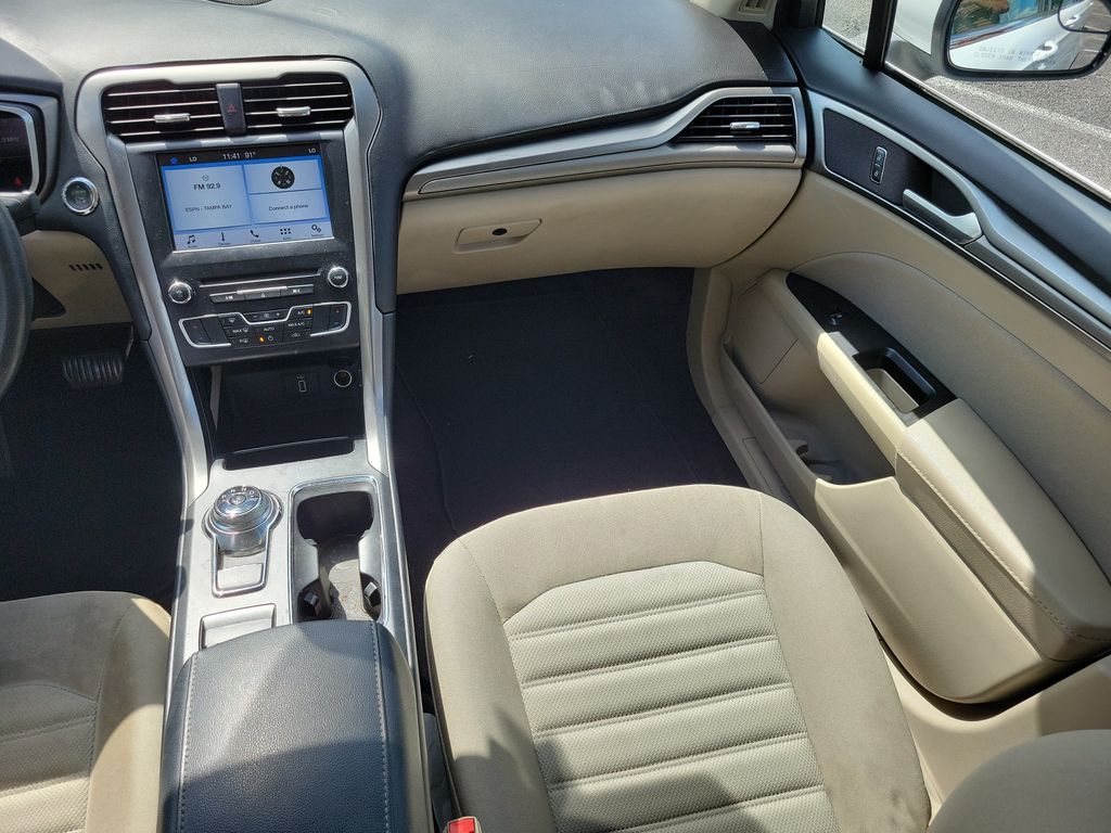 Thumbnail: 2017 Ford Fusion - 11