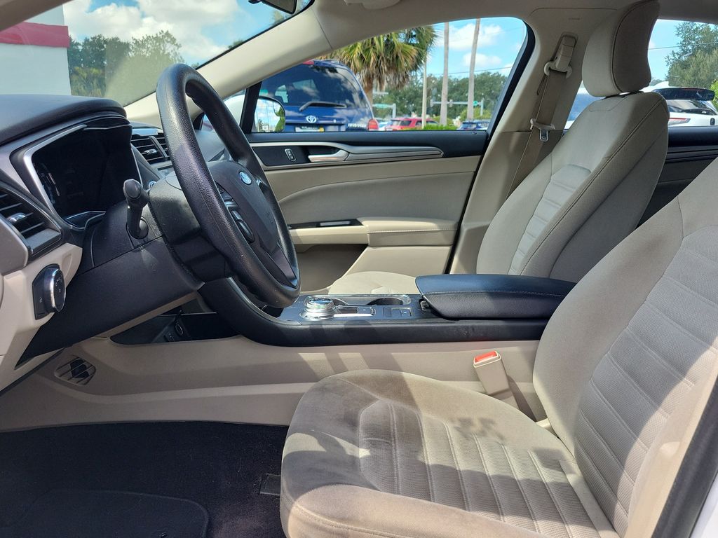 Thumbnail: 2017 Ford Fusion - 9