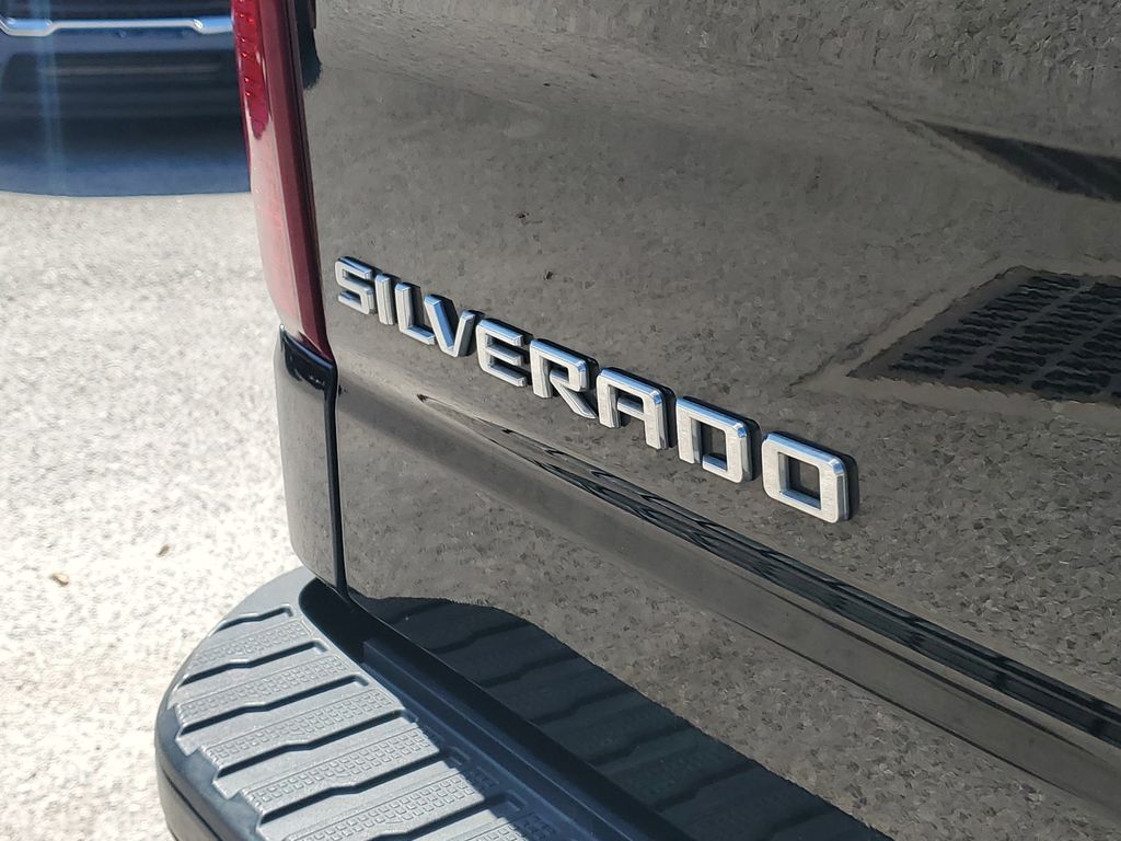 Thumbnail: 2022 Chevrolet Silverado 1500 - 18