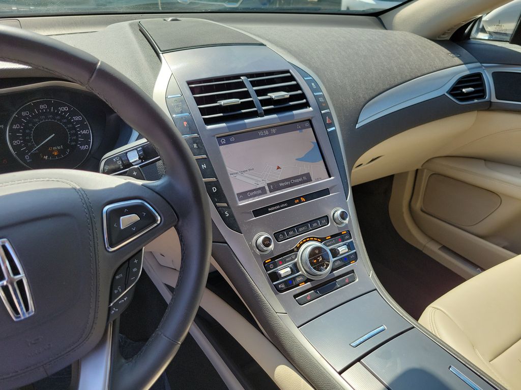 Thumbnail: 2020 Lincoln MKZ - 30