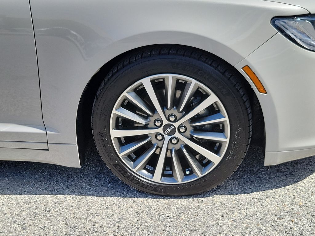 Thumbnail: 2020 Lincoln MKZ - 5